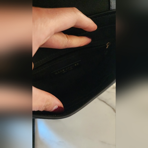 Rarely Used Marc Jacobs Crossbody with Tag - Picture 3 of 14